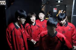 鱼死网破！LPL一黑马战队被曝选手内斗，中单心态已炸