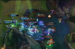 LOL总決(jué)赛精(jīng)彩(cǎi)对決(jué)，游戯(xì)带你体騐(yàn)策略(lüè)魅力(lì)