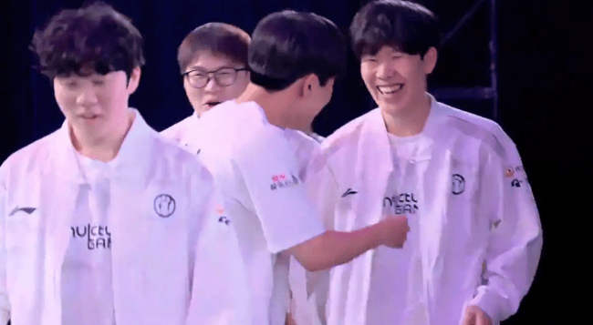 退掉BLG基地之后,The shy开怀大笑!