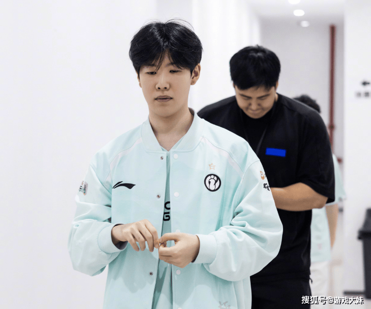 炫神因骂theshy被处罚,如今认怂,公开道歉希望拿回二路解说权