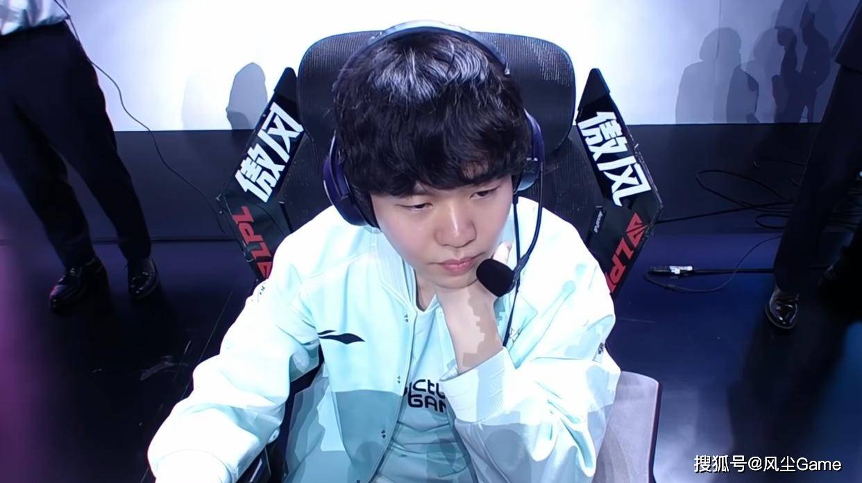 LOL十年赛事博主退网！LCK赛前整活：用河蟹预测比赛结果